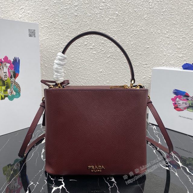 prada女包 普拉達2020專櫃爆款 1BN012 Prada十字紋牛皮肩背女包 Prada手提水桶包  pyd2340